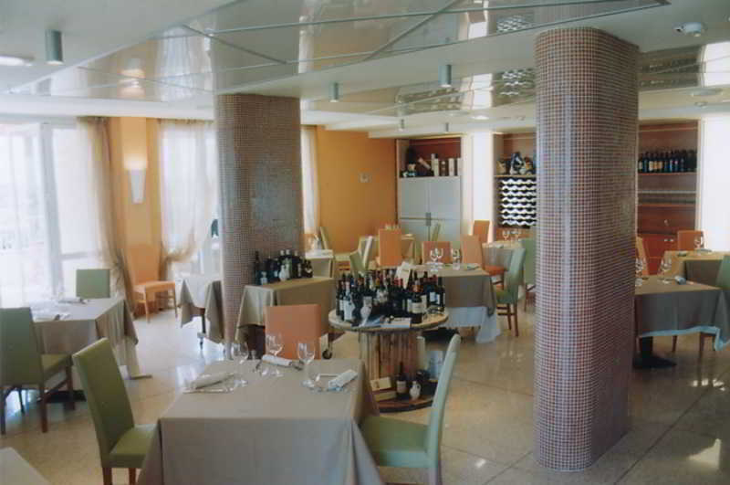 Hotel Ibis Styles Bari Giovinazzo Restaurace fotografie